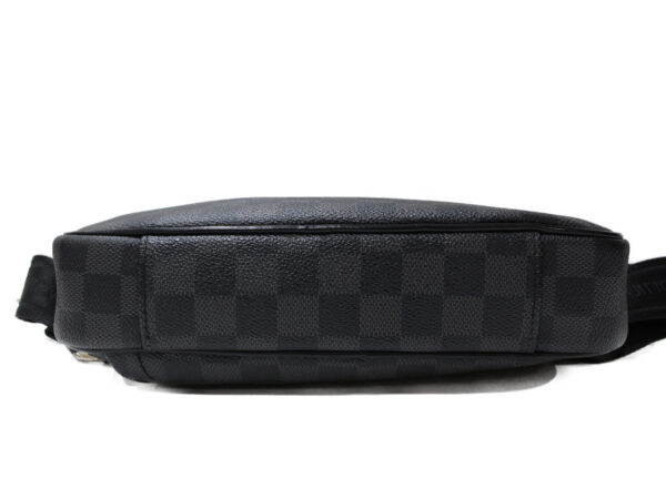 imgrc0093739423 Louis Vuitton Umbrella Damier Graphite Body Bag Black Gray