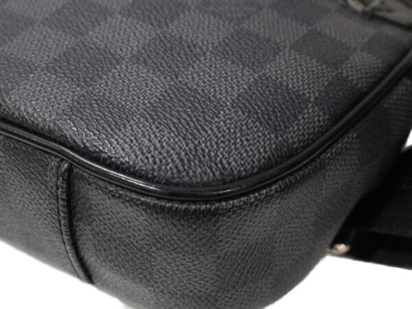 imgrc0093739424 Louis Vuitton Umbrella Damier Graphite Body Bag Black Gray