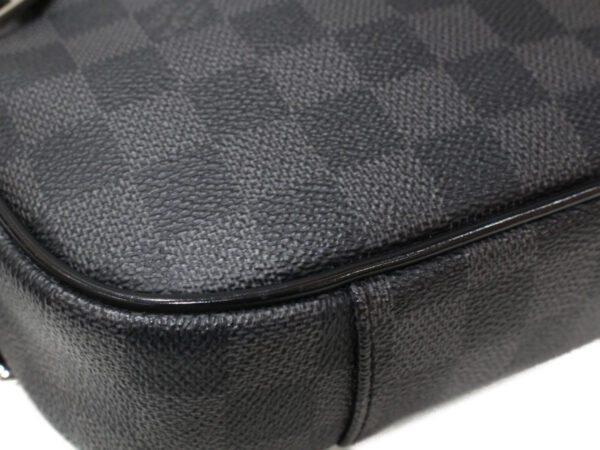 imgrc0093739425 Louis Vuitton Umbrella Damier Graphite Body Bag Black Gray