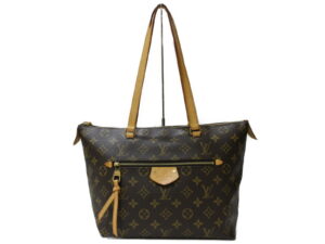 imgrc0093752070 Louis Vuitton Genefille 25 Monogram Canvas Shoulder Bag