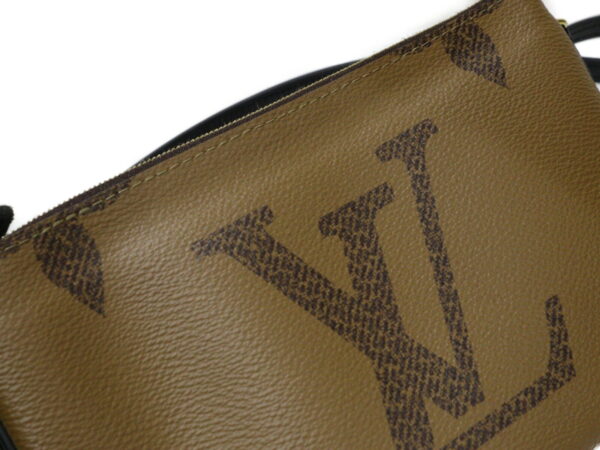 imgrc0093792357 Louis Vuitton Pochette Double Zip Giant Reverse Shoulder Bag Brown