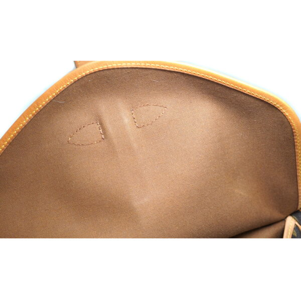 imgrc0094616293 Louis Vuitton Saumur 30 Shoulder Bag Monogram