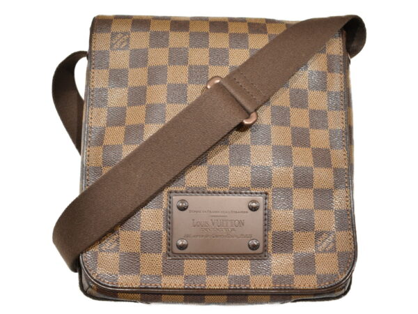 imgrc0094687597 Louis Vuitton Brooklyn PM Shoulder Bag Canvas Damier Ebene Brown