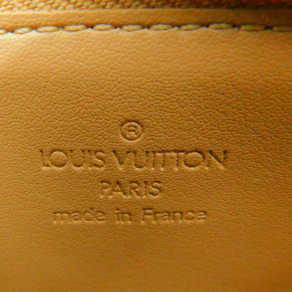 imgrc0094705720 Louis Vuitton Lexington Vernis Accessory Pouch Beige