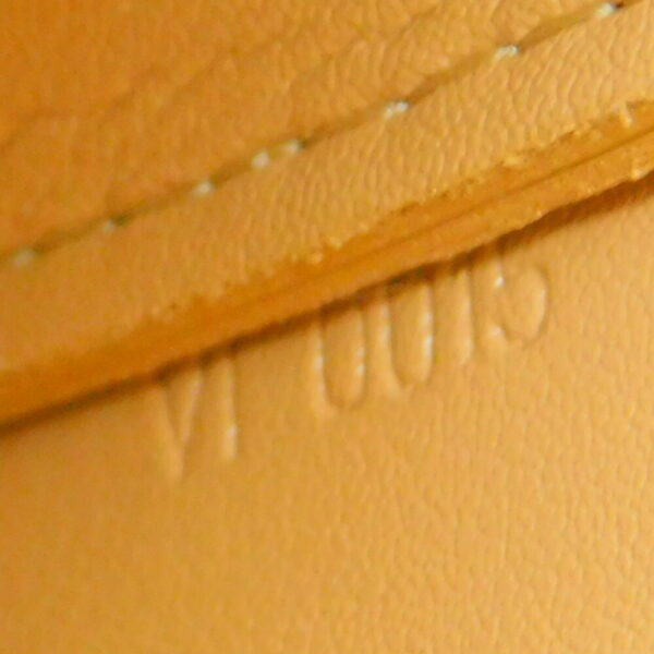 imgrc0094705721 Louis Vuitton Lexington Vernis Accessory Pouch Beige