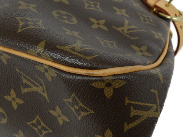 imgrc0094872448 Louis Vuitton Batignolles Horizontal Monogram Canvas Tote Bag Brown