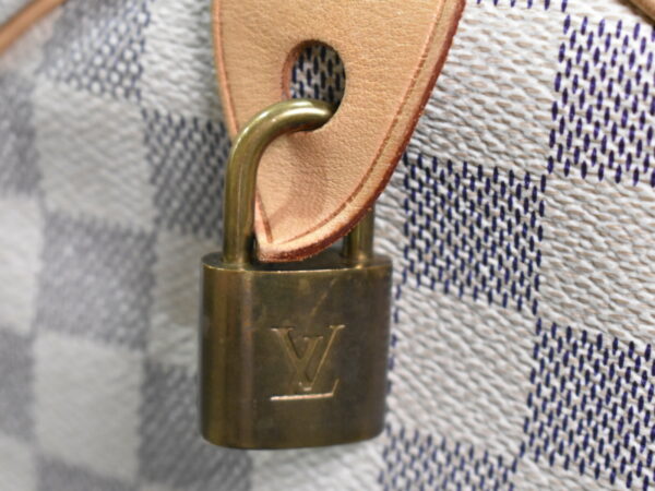 imgrc0095258629 Louis Vuitton Speedy 30 Bag Canvas Damier Azur White