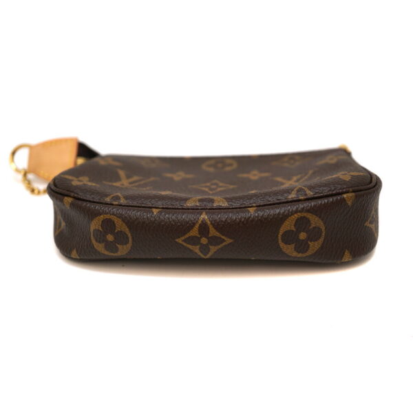 imgrc0095856948 Louis Vuitton Mini Pochette Accessoire Pouch Monogram