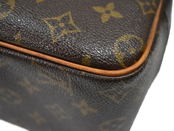 imgrc0095860196 Louis Vuitton Cité MM Shoulder Bag Monogram Brown