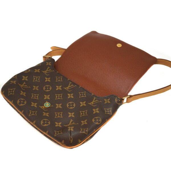 imgrc0095948351 Louis Vuitton Musette Tango Short Monogram Shoulder Bag