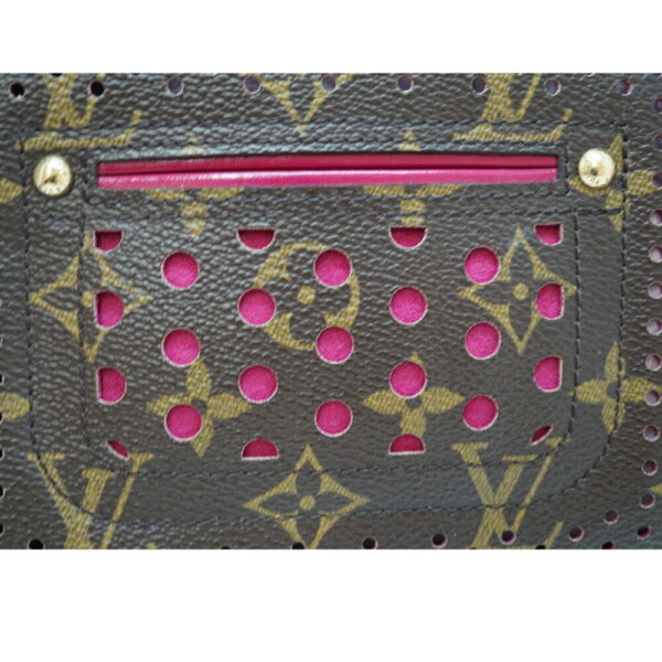 imgrc0095948850 Louis Vuitton Pochette Accessoire Pouch Perfot Monogram Fuchsia