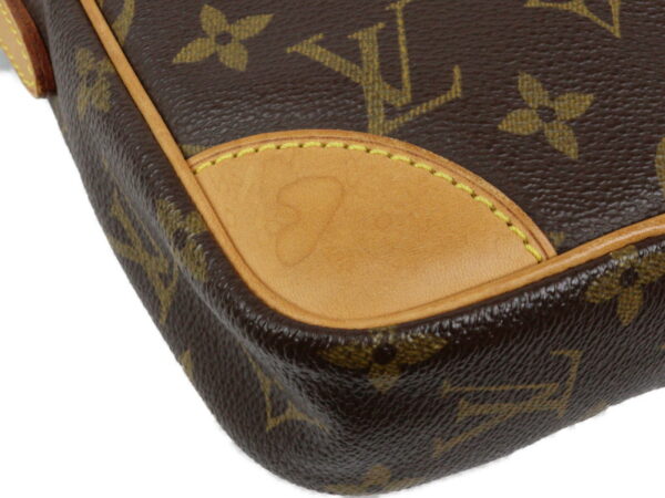 imgrc0096001928 Louis Vuitton Danube Monogram Canvas Shoulder Bag Brown