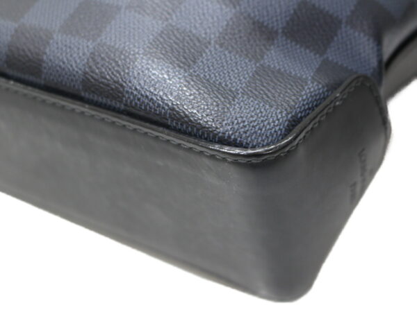 imgrc0098396057 Louis Vuitton Messenger Greenwich Damier Cobalt Shoulder Bag Black