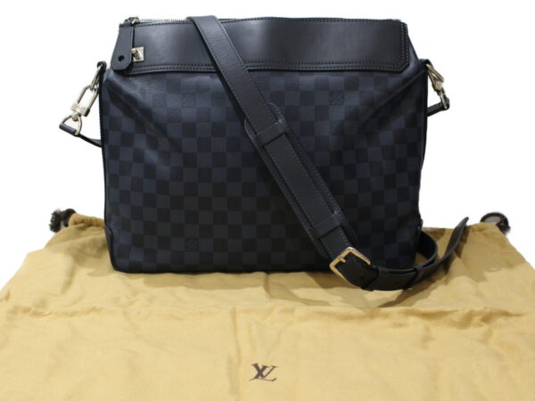 imgrc0098396085 Louis Vuitton Messenger Greenwich Damier Cobalt Shoulder Bag Black