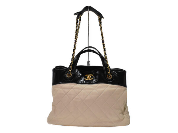 imgrc0098669037 Chanel Chain Tote In the Mix Beige Black