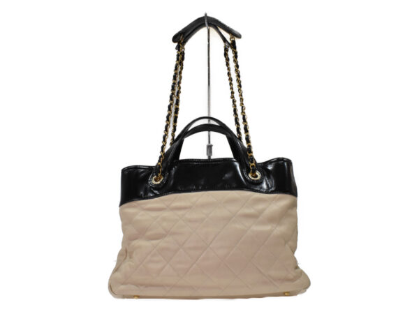 imgrc0098669038 Chanel Chain Tote In the Mix Beige Black