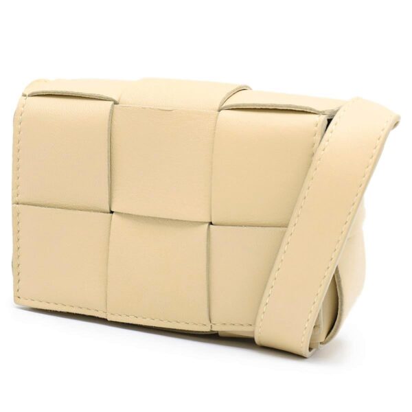 lbbo666688vmay19776 Bottega Veneta Cassette Maxi Intrecciato Mini Bag Beige