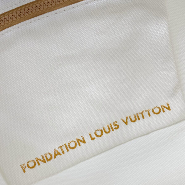 lv fdt be 7 Louis Vuitton Fondation Museum Tote Bag Beige