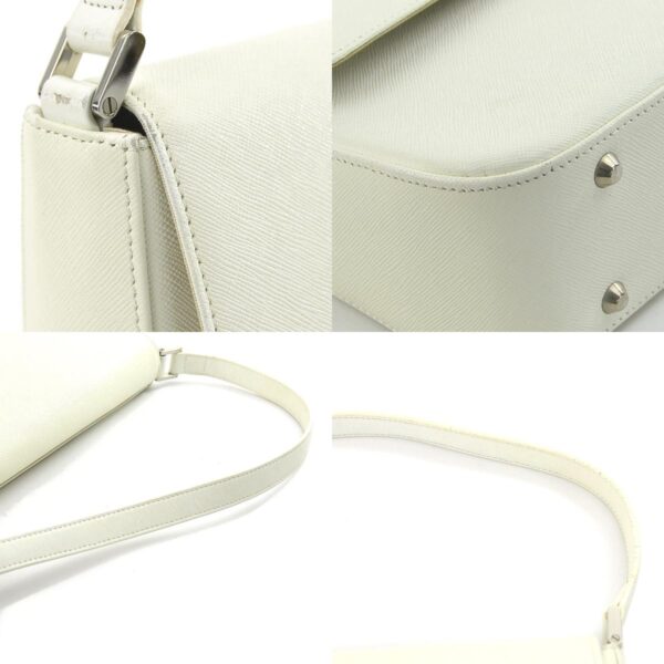 r9968i 5 c Burberry Leather Handbag White