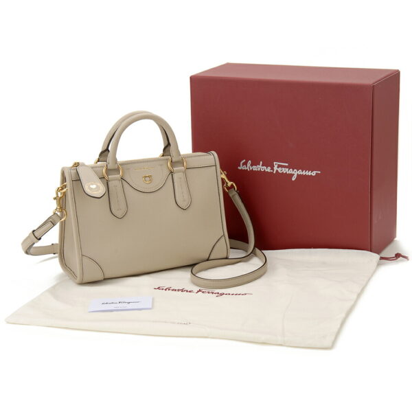 sfe21 0388 758181 3 Ferragamo Gancini Tote Bag Beige