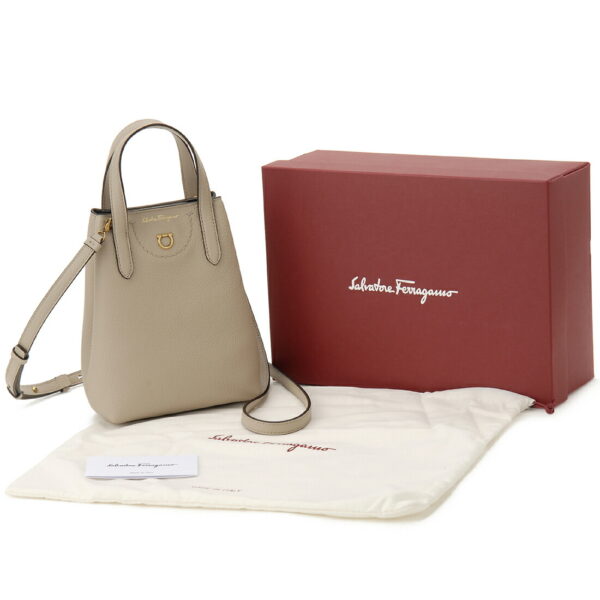 sfe21 2964 758948 3 Ferragamo Mini Bag Beige