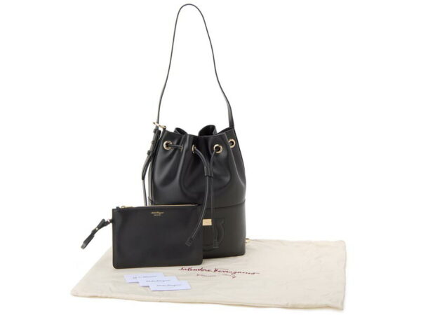 sfe21 h085 694900 3 Ferragamo Leather Pochette Black