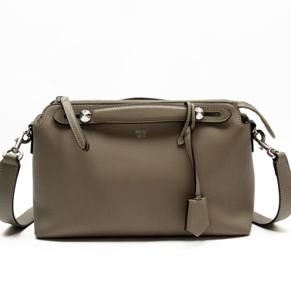 w0112a Fendi Visible Shoulder Bag Leather Greige