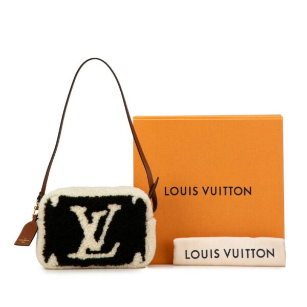 wpygbfryxbokk2kj 10 Louis Vuitton Monogram Teddy Beach Boa Pouch Cream