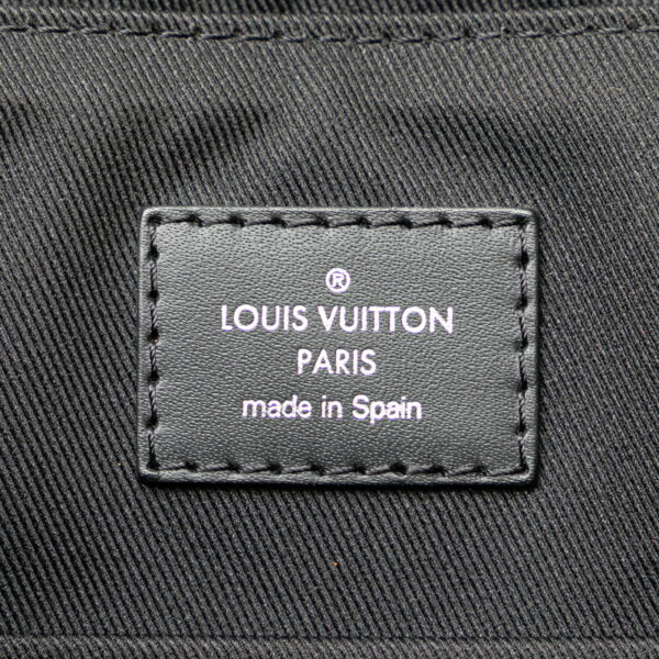 y5htxy2a2sh5wu4k 6 Louis Vuitton Graphite District Shoulder Bag Black