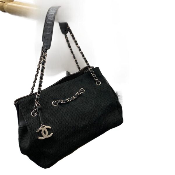 z0004612 15 Chanel V Stitch Chevron Chain Tote Bag Black