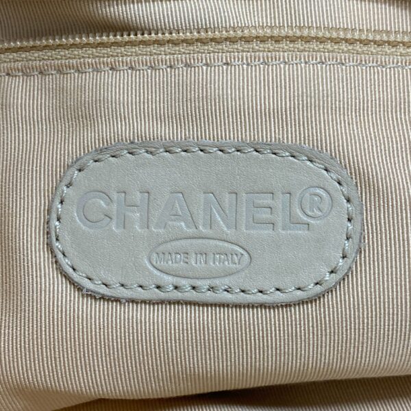 z0004710 12 Chanel Turnlock Tote Bag Beige