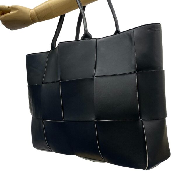 z0006659 15 Bottega Veneta Arcotote Maxi Intrecciato Tote Bag Black