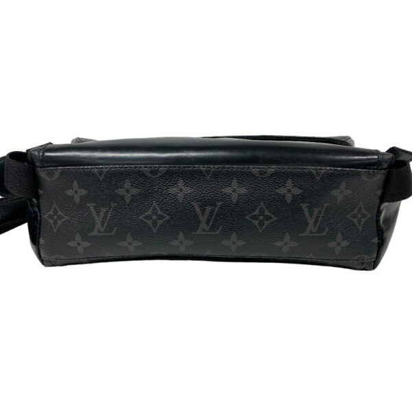 z0006828 5 Louis Vuitton Messenger Voyage PM Shoulder Bag Eclipse Black