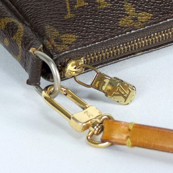 10003096 9 Louis Vuitton Pochette Accessoire Monogram