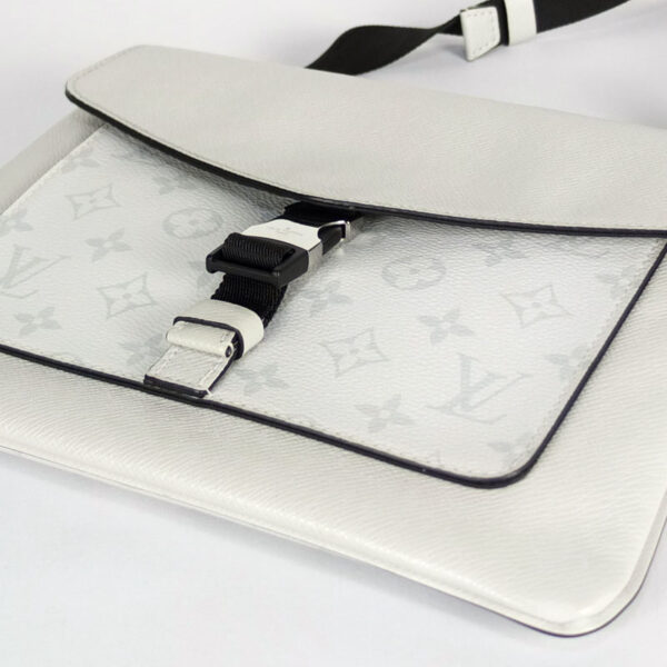 10003669 3 Louis Vuitton Flap Messenger Antarctica Taigarama Monogram