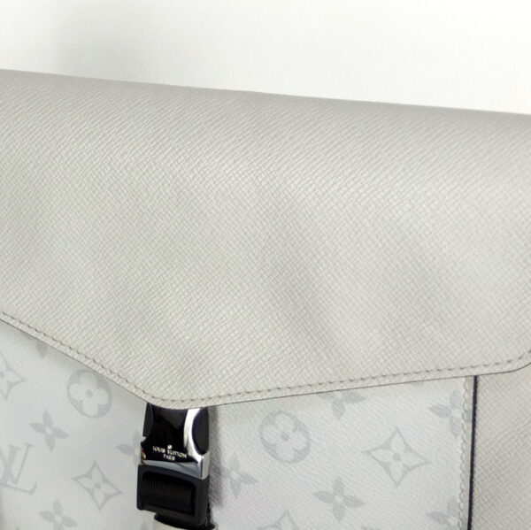 10003669 5 Louis Vuitton Flap Messenger Antarctica Taigarama Monogram