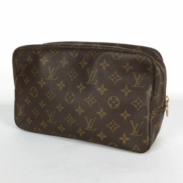 10003901 2 Louis Vuitton Truth Toilette 28 Cosmetic Pouch