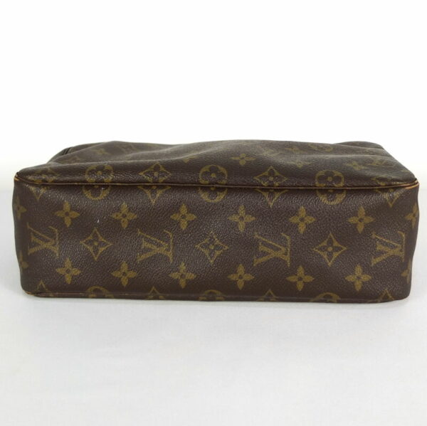 10003901 3 Louis Vuitton Truth Toilette 28 Cosmetic Pouch