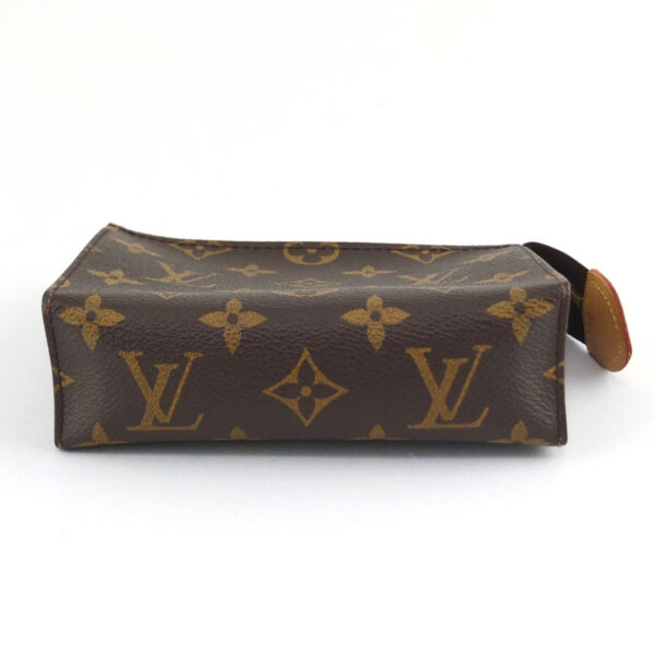 10004730 3 Louis Vuitton Posh Toilette 15 Monogram Pouch