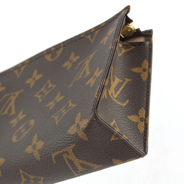 10004730 4 Louis Vuitton Posh Toilette 15 Monogram Pouch