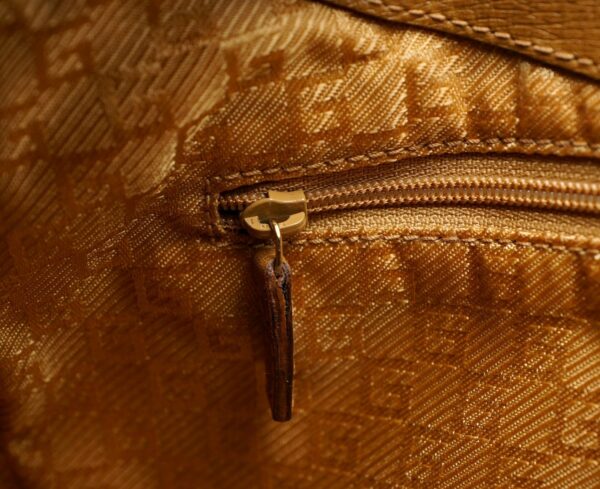 11570785 6 Gucci Shoulder Bag Leather Camel