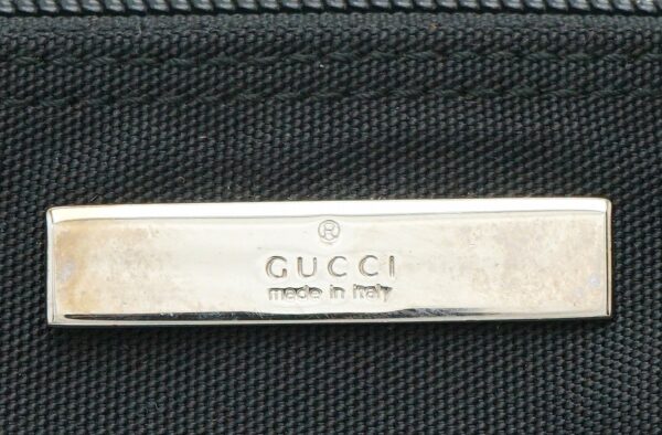 11630960 8 Gucci Logo Pouch Black