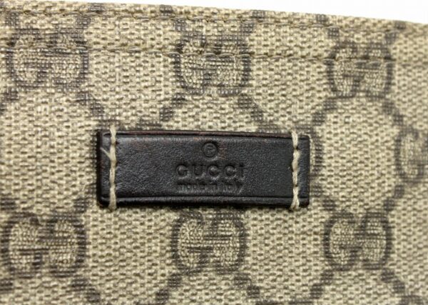 11670976 8 Gucci GG Supreme Shoulder Bag Khaki