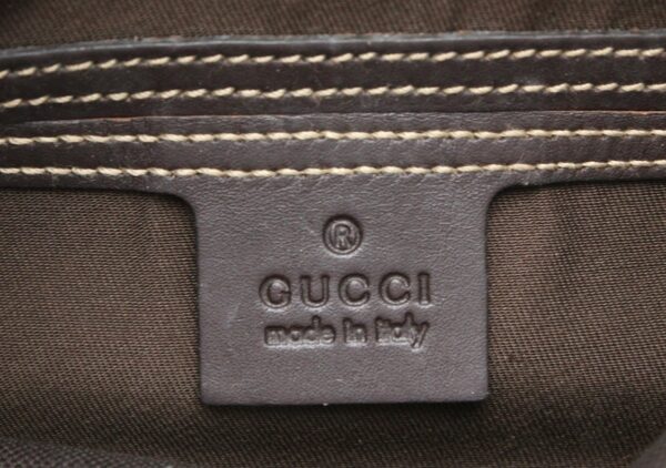 11681323 8 Gucci GG Supreme Shoulder Bag Beige