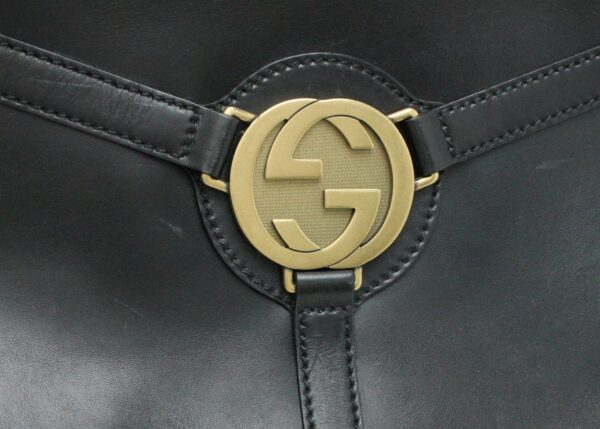 11690948 8 Gucci Interlocking G Shoulder Bag Black