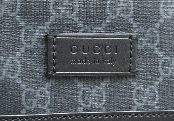 11860512 7 Gucci GG Supreme Messenger Bag Black