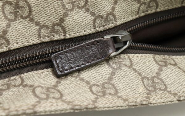 11860699 5 Gucci GG Supreme Shoulder Bag Khaki