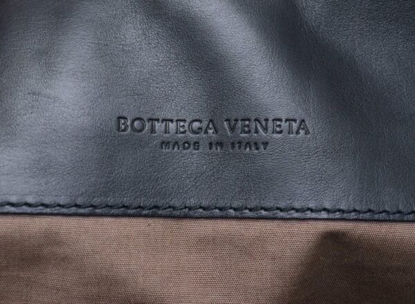 11870790 7 Bottega Veneta Intrecciato Messenger Bag Shoulder Bag Dark Navy