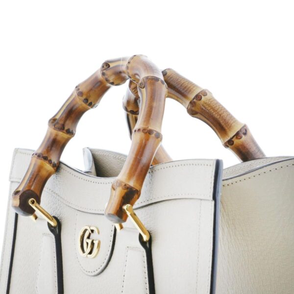 1240004028625 3 Gucci Diana Small Tote Bag Beige