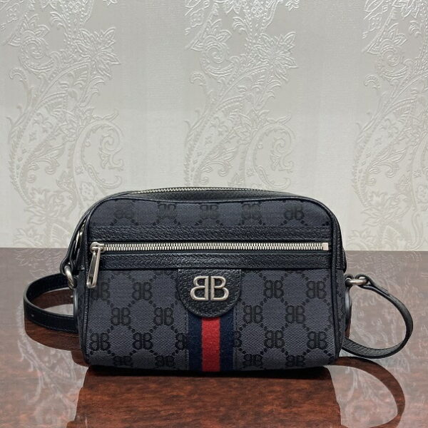 1240007010873 1 Gucci Balenciaga Collaboration Camera Bag Black